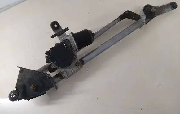Subaru Outback Front wiper linkage and motor WM02C001