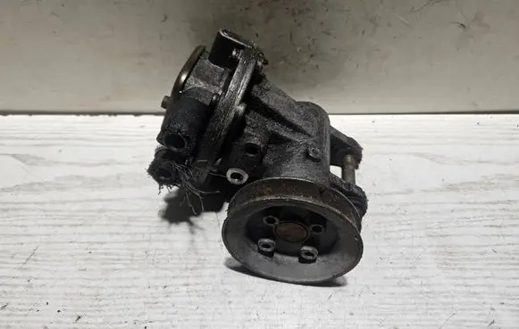 Peugeot 405 Power steering pump 526071 1625
