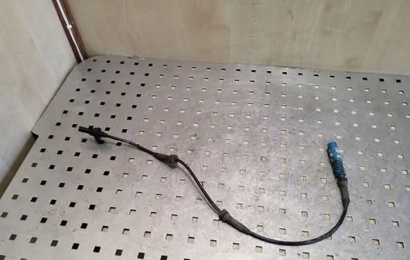 BMW 5 E60 E61 Front ABS sensor wiring 0265007848