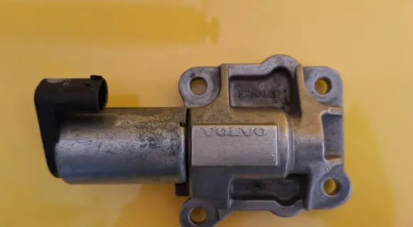 Volvo S80 Camshaft vanos timing valve 8670422