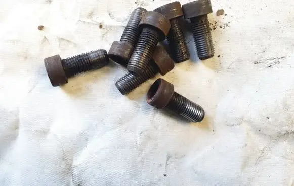 Volvo V70 Nuts/bolts 