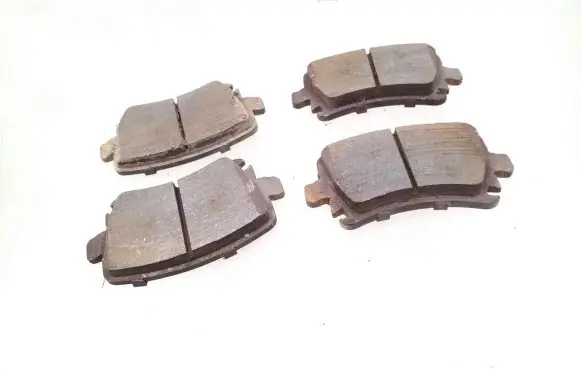 Volkswagen Touran I Brake pads (rear) 