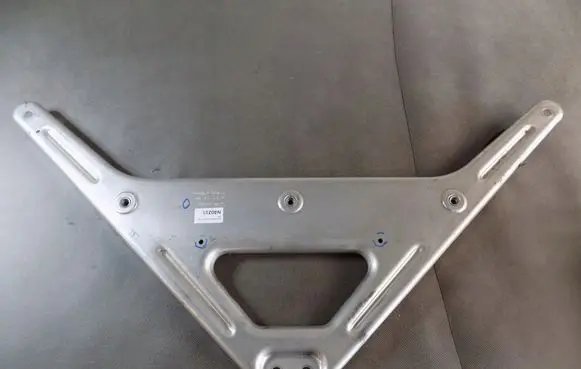Volkswagen Touareg III Other under body part 4M0806303