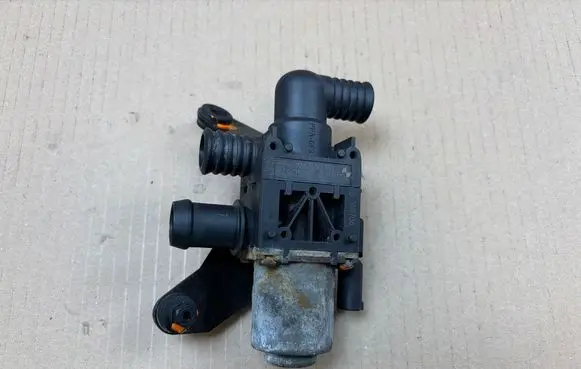 BMW X5 F15 Coolant heater control valve 6950257