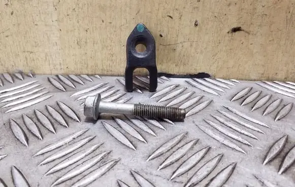 Chevrolet Orlando Fuel Injector clamp holder