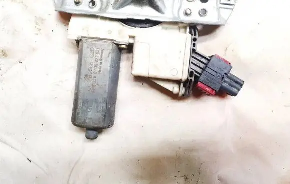 Toyota Corolla E120 E130 Front door window regulator motor 0130822031