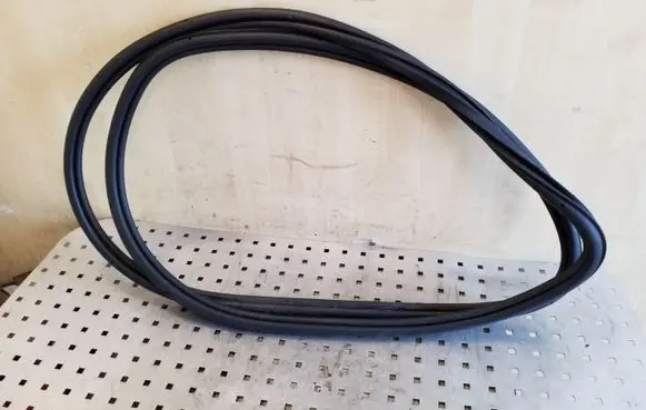 Audi Q7 4L Front door rubber seal