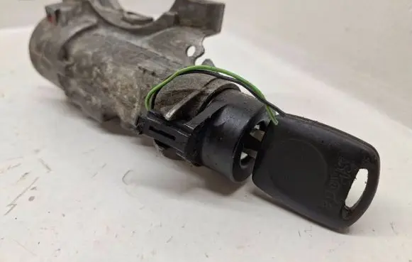 Volkswagen Golf IV Ignition lock 4B0905851C