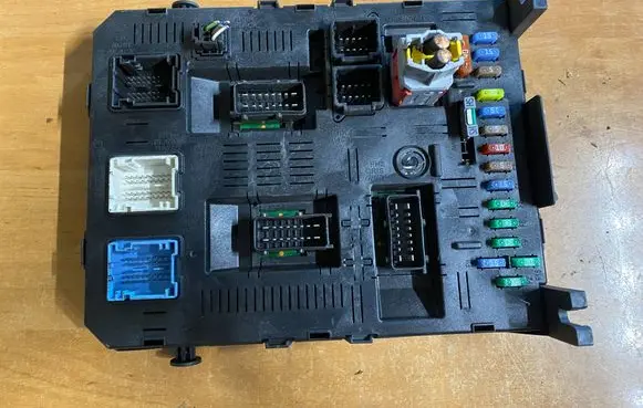 Citroen C4 I Comfort/convenience module 9660105680 216760315B 281133426A