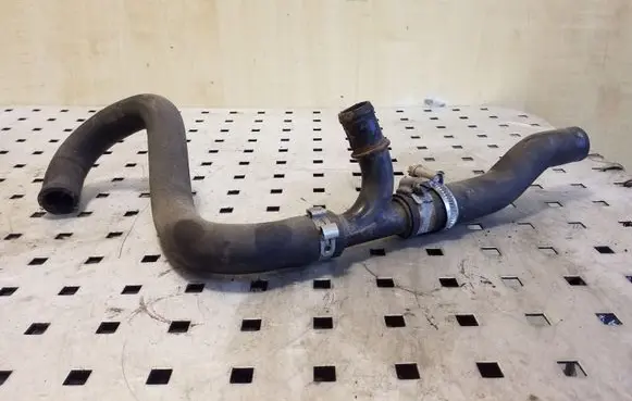 Engine coolant pipe/hose