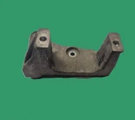 Engine mounting bracket