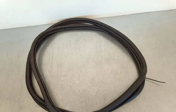 Volkswagen PASSAT B8 Front door rubber seal 