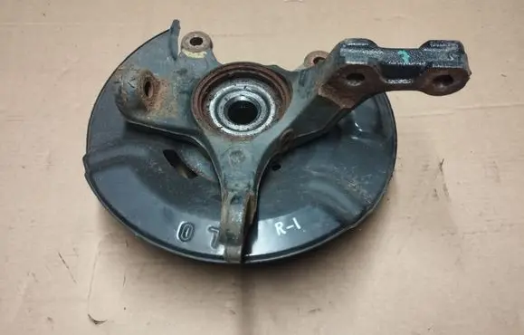 Honda CR-V Front wheel hub spindle knuckle