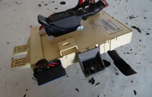 KIA Sportage Fuse module 919503w040