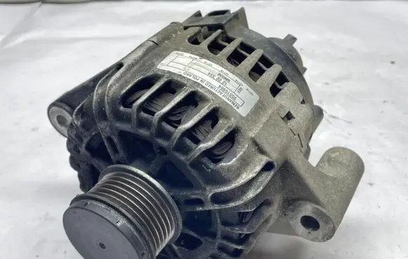 Opel Insignia A Generator/alternator 95515964