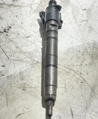 Volvo V70 Fuel injector 31272767