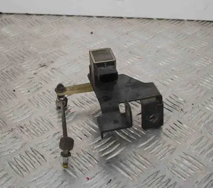 Headlight/headlamp level sensor