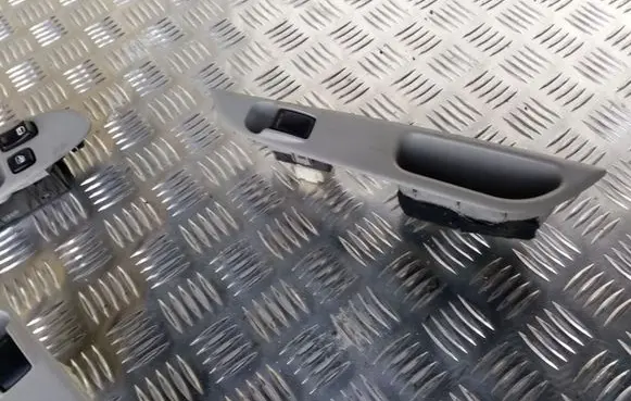 Nissan Almera Tino Front door handle cover 82960
