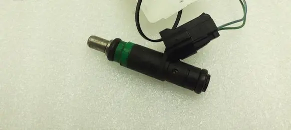 Audi A8 S8 D3 4E Fuel injector 06C133551