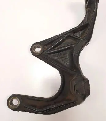 Volvo XC90 Engine mounting bracket 30735708