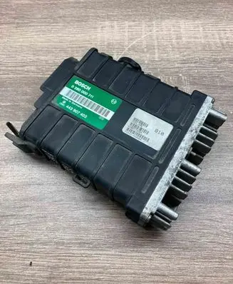 Audi 80 90 S2 B4 Engine control unit/module ECU 443907403 028000711