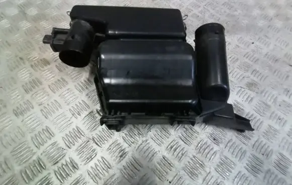 Suzuki Swift III Air filter box 62RA01