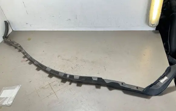 Front bumper lip