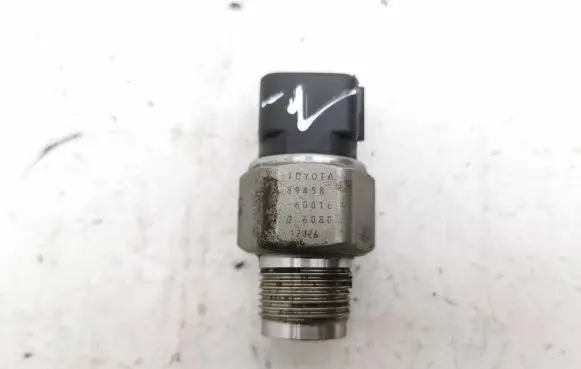 Toyota Avensis T250 Fuel pressure sensor 8945860010