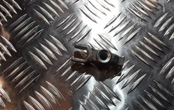 Opel Vectra C Fuel Injector clamp holder