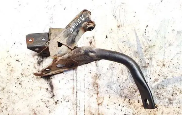 Nissan Almera N16 Engine mounting bracket
