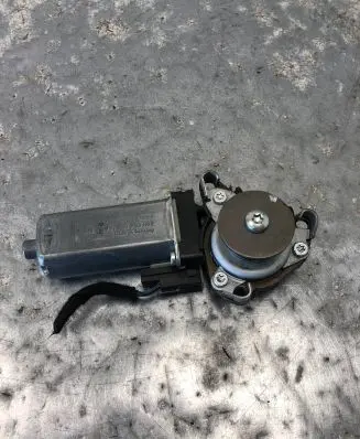 Mercedes-Benz C W204 Seat adjustment motor 82041898