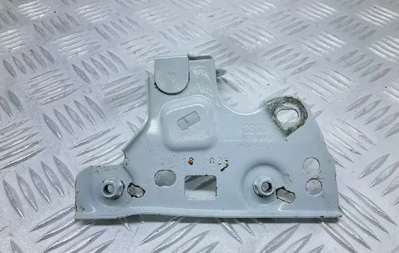 Audi A4 S4 B9 Fender mounting bracket 8W0821184A