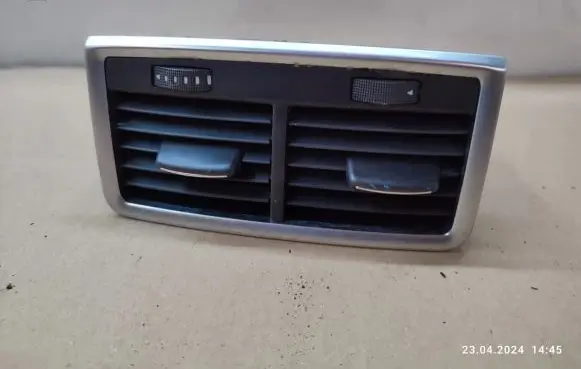 Audi Q7 4L Rear air vent grill 4L0819203K