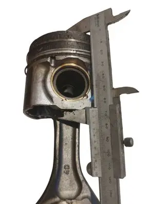 Subaru Legacy Piston with connecting rod