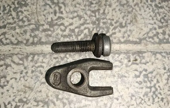 Volvo S40, V40 Fuel Injector clamp holder 