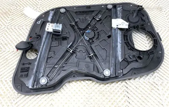 Hyundai i30 Front door window regulator with motor 82450G4010