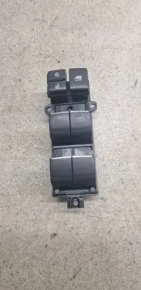 Toyota RAV 4 (XA50) Electric window control switch 8404042050
