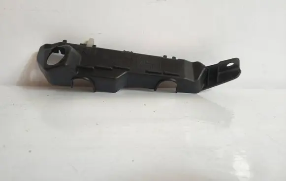 Front bumper mounting bracket