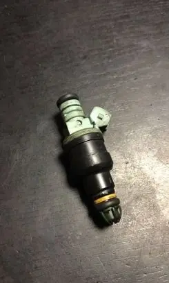 BMW 5 E39 Fuel injector 028150415