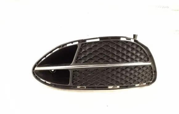 Mercedes-Benz E W212 Front bumper lower grill 2128851922 A2128851922