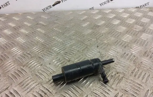 BMW 5 E60 E61 Windscreen/windshield washer pump 8377430