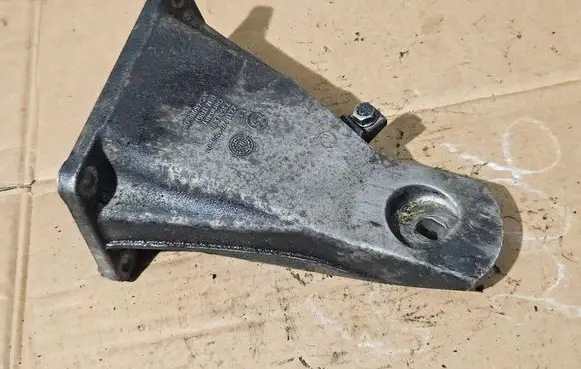 BMW 5 E60 E61 Engine mounting bracket 6761150 46000D 73681310