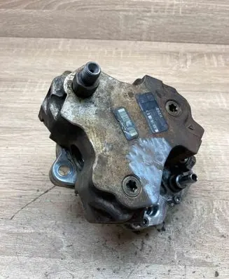 BMW X5 E70 Fuel injection high pressure pump 7798333 0445010146