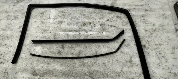 Volkswagen Multivan T5 Rubber seal front door window/glass 7H0837472B 7E0837434A
