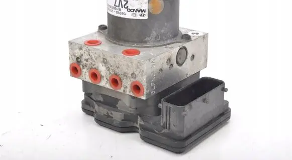 Hyundai Veloster Master brake cylinder 589202V700