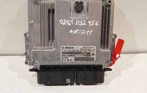 Peugeot 208 Engine control unit/module ECU 02810324560 9814182680