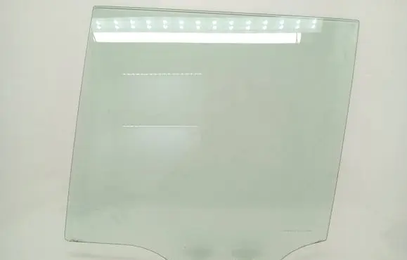 Suzuki Grand Vitara II Front door window glass four-door 43R00033 A002345 M213AS2