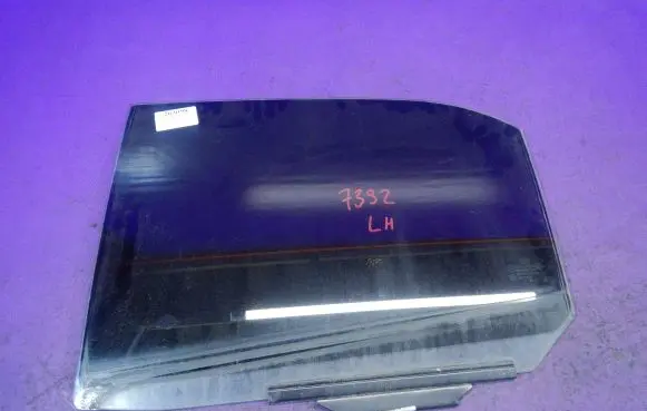 KIA Picanto Front door window glass four-door