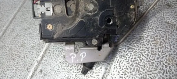 Audi A3 S3 8P Front door lock