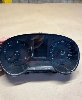 Volkswagen Polo V 6R Speedometer (instrument cluster) 6R0920861G 1120701319 A2C53332250
